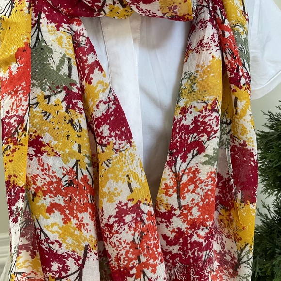 Talbots Scarf - Picture 3 of 4